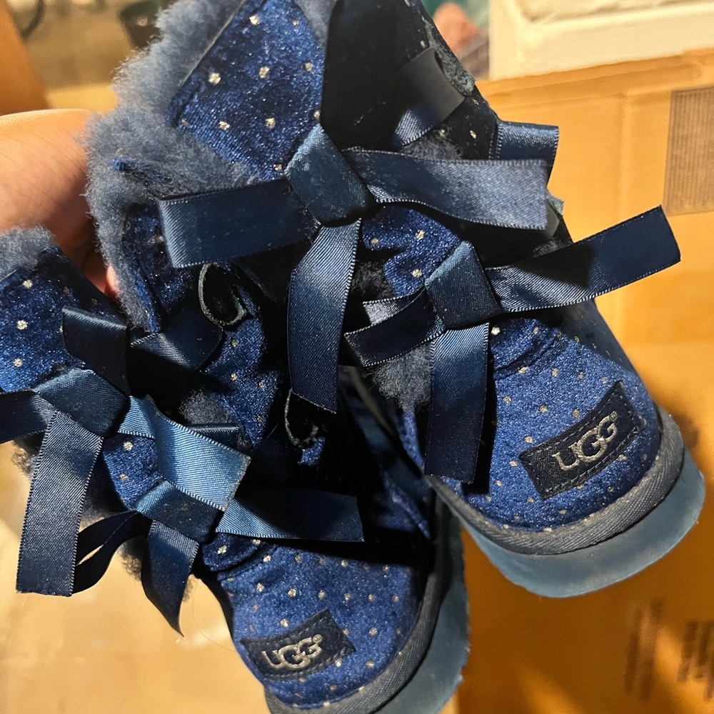 Rare velvet bow UGGs